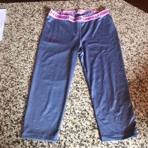 (Mediums) Gray Capri Under Armour Leggings!